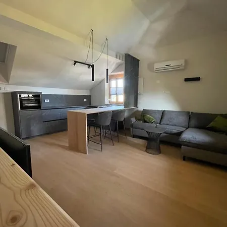Apartment Schmitte Am Sonnenwirtsplatz: Eppan's Hiking And Cycling Haven Appiano Sulla Strada Del Vino