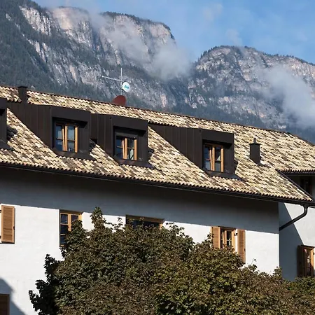 Schmitte Am Sonnenwirtsplatz: Eppan's Hiking And Cycling Haven *