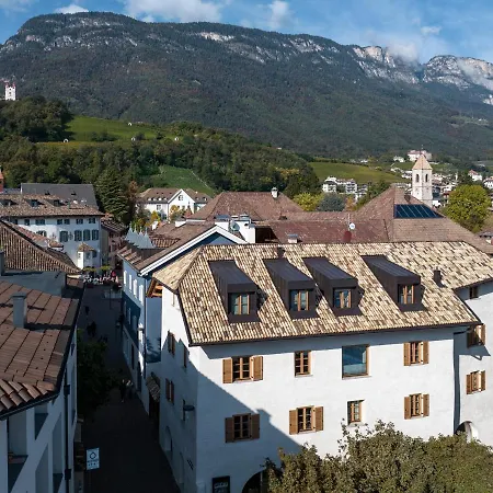 Apartment Schmitte Am Sonnenwirtsplatz: Eppan's Hiking And Cycling Haven