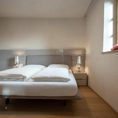 Schmitte Am Sonnenwirtsplatz: Eppan's Hiking And Cycling Haven Apartment *