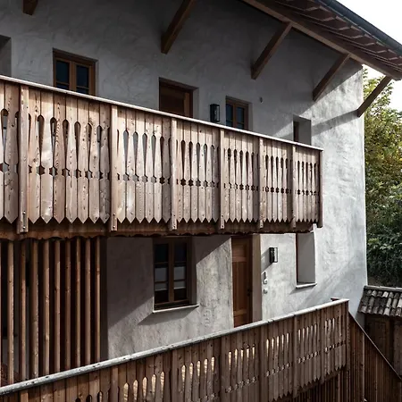 Schmitte Am Sonnenwirtsplatz: Eppan's Hiking And Cycling Haven *