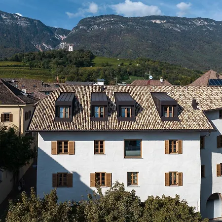 Schmitte Am Sonnenwirtsplatz: Eppan's Hiking And Cycling Haven Apartment